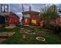 16 BORDEN Avenue N - 48