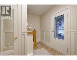 16 BORDEN Avenue N - 8