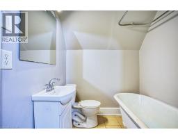 134 ROSSLYN Avenue N - 22