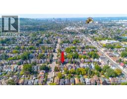 134 ROSSLYN Avenue N - 34