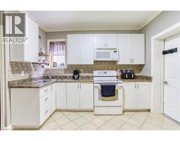 134 ROSSLYN Avenue N - 6