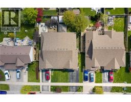 4324 BEVERLEY Crescent - 2
