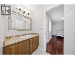 884 STOUTT Crescent - 10