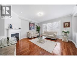 884 STOUTT Crescent - 11