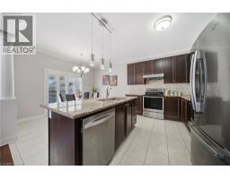 884 STOUTT Crescent - 13