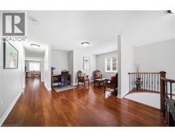 884 STOUTT Crescent - 18