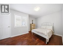 884 STOUTT Crescent - 25