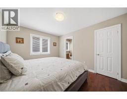 884 STOUTT Crescent - 28