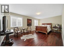 884 STOUTT Crescent - 30