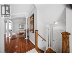 884 STOUTT Crescent - 4