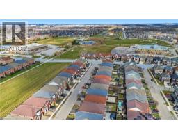 884 STOUTT Crescent - 45