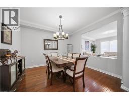 884 STOUTT Crescent - 7