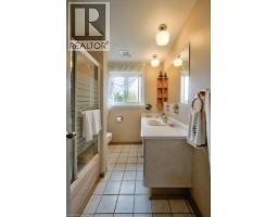 34 WESTWOOD Crescent - 23