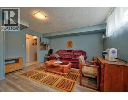 34 WESTWOOD Crescent - 32