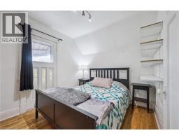 9 SPADINA Road E - 18