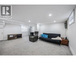 9 SPADINA Road E - 22