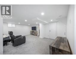 9 SPADINA Road E - 23