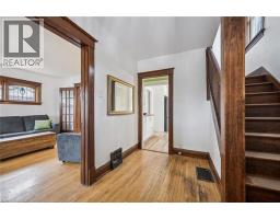 9 SPADINA Road E - 5