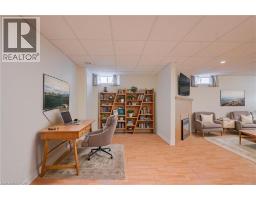 225 DARTMOOR Crescent - 22