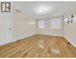 16 GLENNIE Court - 27