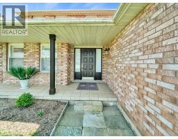 16 GLENNIE Court - 3