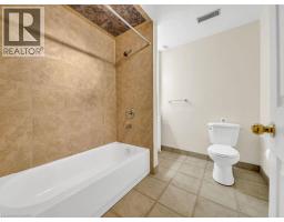 16 GLENNIE Court - 40