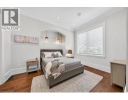 64 RAVINA Crescent - 17