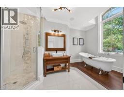 64 RAVINA Crescent - 34