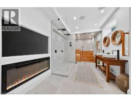 64 RAVINA Crescent - 42