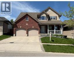 455 ALAN Crescent - 1