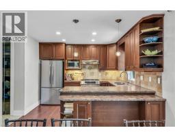 25 PARK Street E - 11