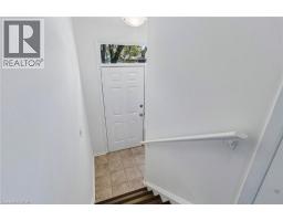 32 LANSING Square - 33