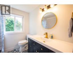 52 STIRLING MACGREGOR Drive - 26
