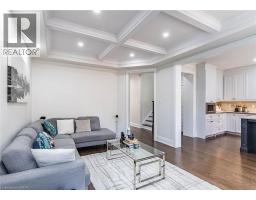 47 HAWKE Crescent - 10