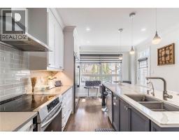 47 HAWKE Crescent - 13