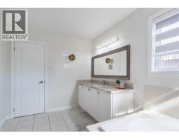 47 HAWKE Crescent - 24