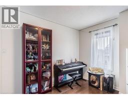 47 HAWKE Crescent - 28