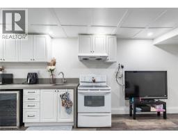 47 HAWKE Crescent - 31