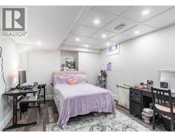 47 HAWKE Crescent - 32