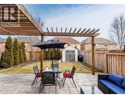 47 HAWKE Crescent - 37