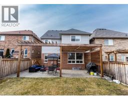 47 HAWKE Crescent - 38