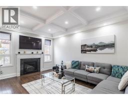 47 HAWKE Crescent - 8