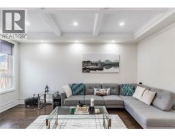 47 HAWKE Crescent - 9