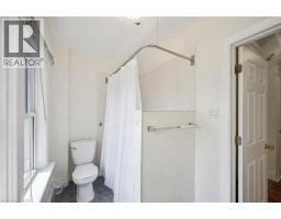 38 STIRLING Avenue N - 16
