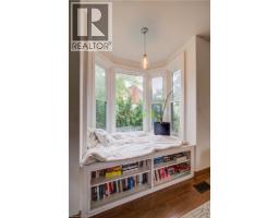 110 BROCK Street - 17