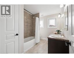 10 SPARROW Crescent - 32