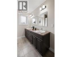 10 SPARROW Crescent - 33