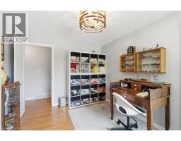 6 DARLINGTON Drive - 23