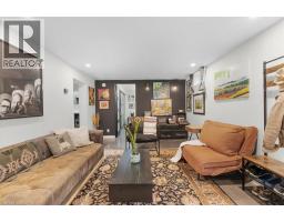 17 HIGHLAND Crescent - 35