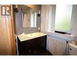 83 LOUISA Street - 23